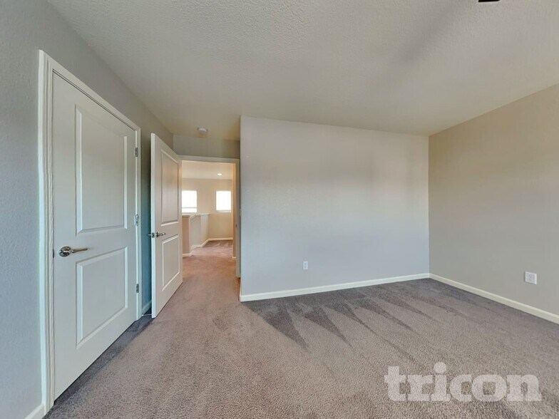 Building Photo - 8941 Elk Ravine Dr