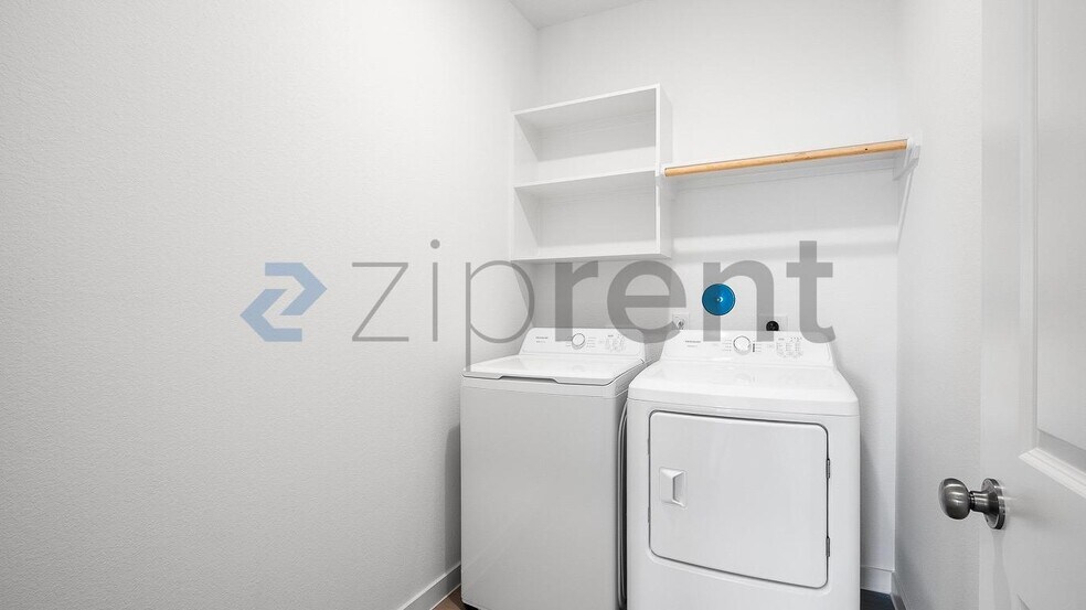 Building Photo - Unit
