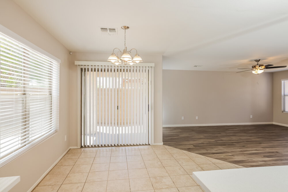 Building Photo - 727 E Rose Marie Ln