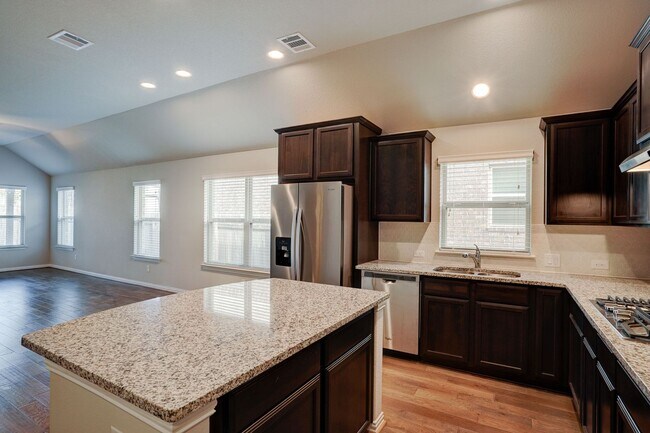 Building Photo - Warm & Inviting 4 Bedroom, 2 Bath House for Rent