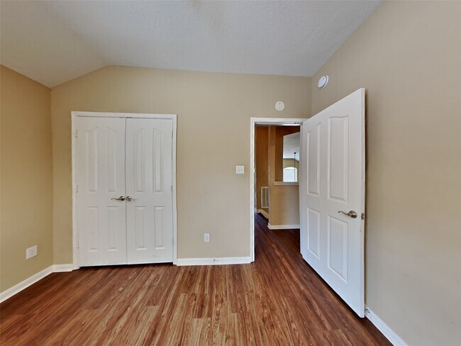 Building Photo - 912 Summer Wood Blvd
