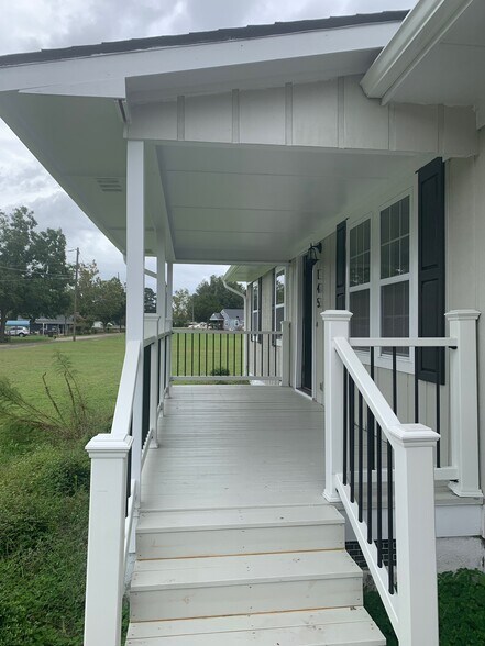 Building Photo - 145 Sally Hill Cir