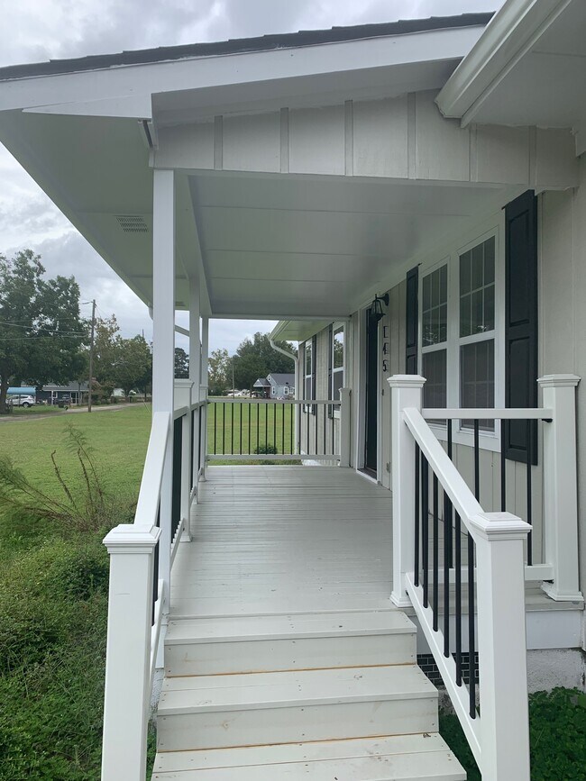 Building Photo - 145 Sally Hill Cir