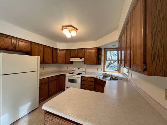 Building Photo - Lacy Road Duplex