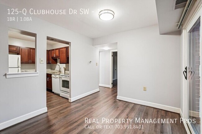 Building Photo - 125 Clubhouse Dr SW