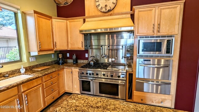 Building Photo - 38851 S Moonwood Dr