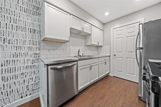 Building Photo - 2415 Burleson Ct