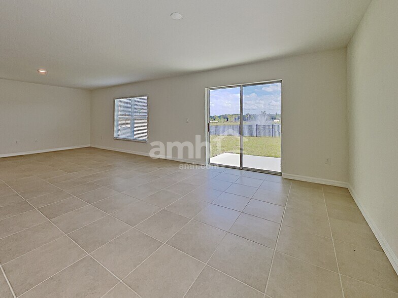 Building Photo - 10316 Flathead Dr