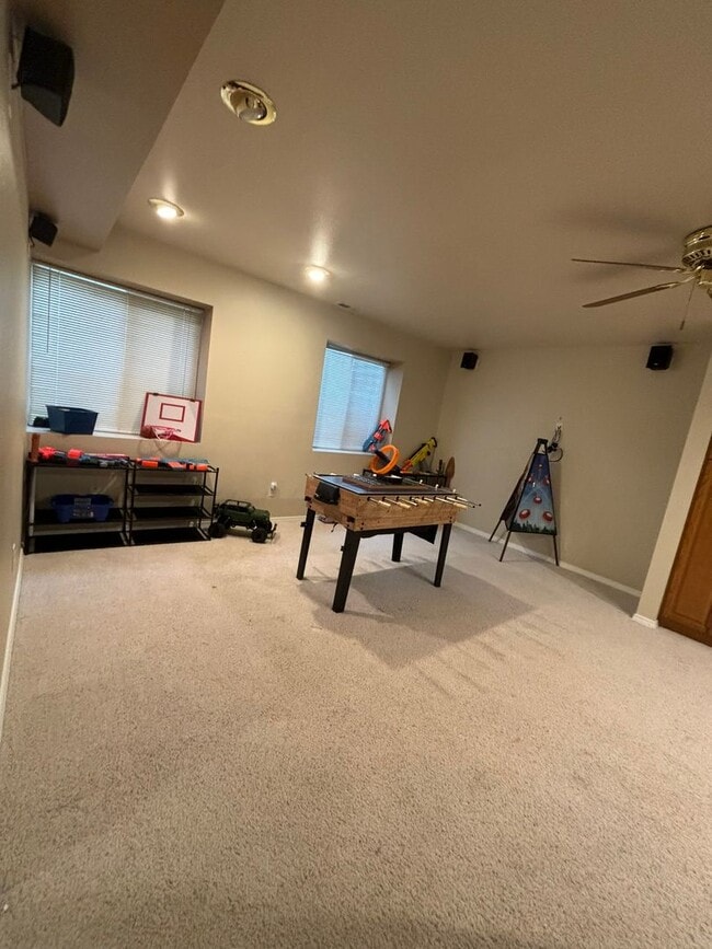 Building Photo - Meticulsly Maintained 5 Bedroom, 4 Bathroom Home