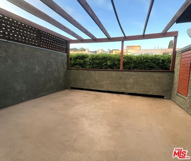 Building Photo - 1534 N Formosa Ave