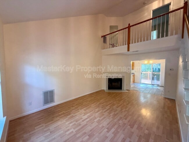 Building Photo - 327 St Thomas Dr