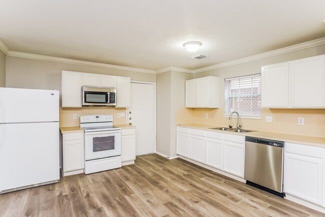 Building Photo - 5827 Clerkenwell Dr