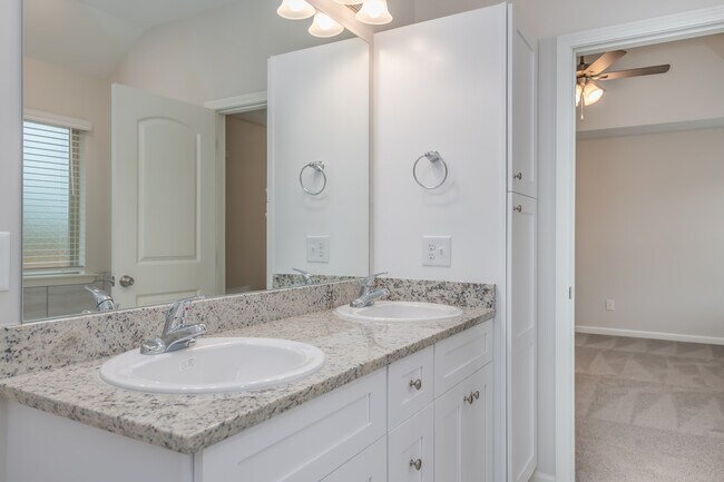 Building Photo - 709 Park Ln