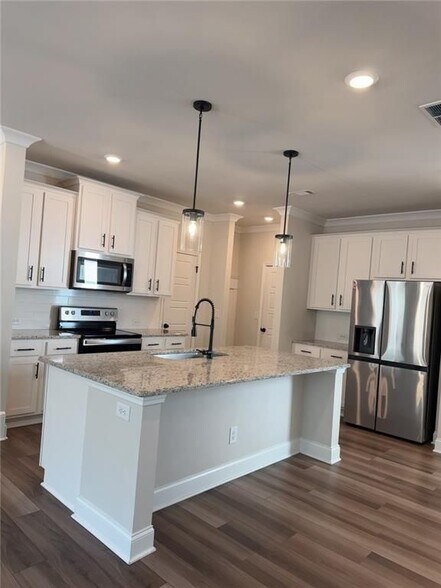 Building Photo - 4695 Cypress Pk Dr