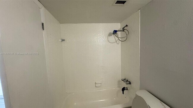 Primary Photo - 484 NW 165th St
