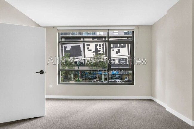 Building Photo - 425 W Beech St