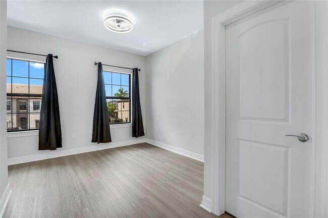 Building Photo - 4828 Chantilly Rd