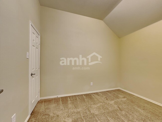 Building Photo - 5776 Jillian Way