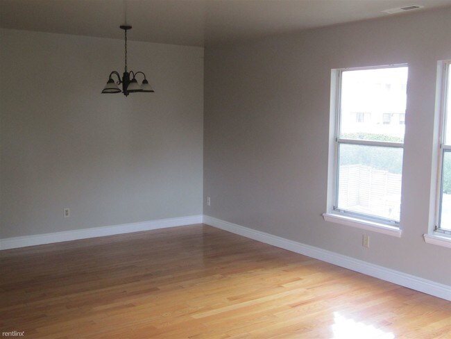 Building Photo - 3 br, 2 bath Condo - Greenwich Ave Condo