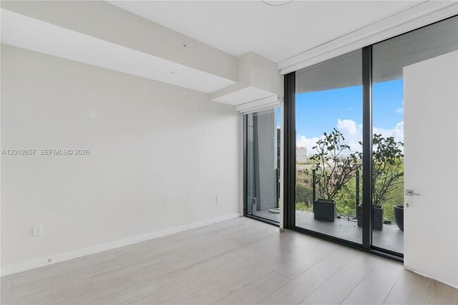 Building Photo - 2831 S Bayshore Dr