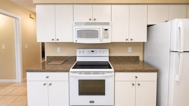 Building Photo - 3435 Dunbar Dr