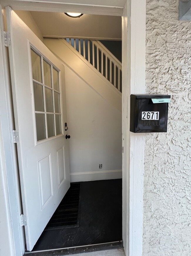 Building Photo - 3 Bedroom Duplex