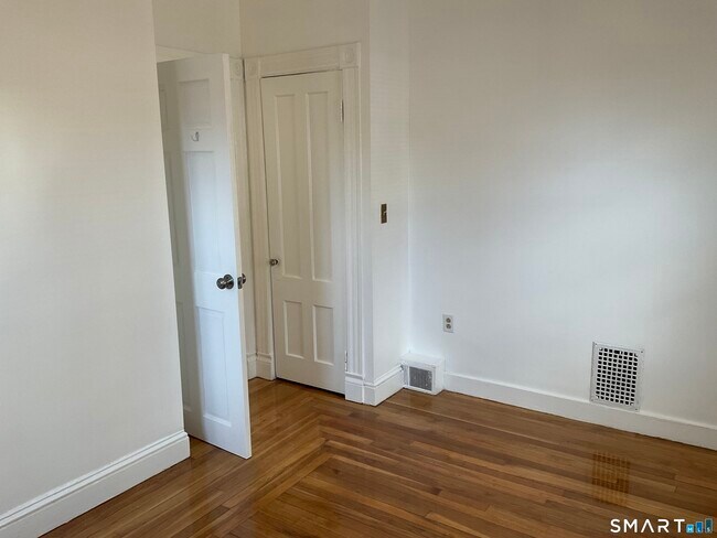 Building Photo - 13 Alger St