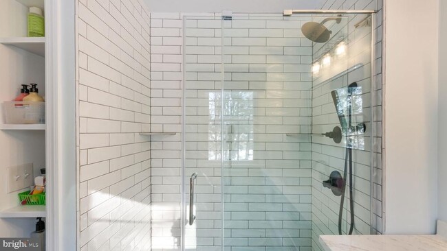 Building Photo - 154 Ash Way