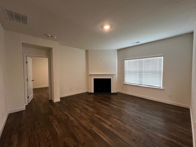 Building Photo - One level 4 Bed 3 Bath home built in 2024