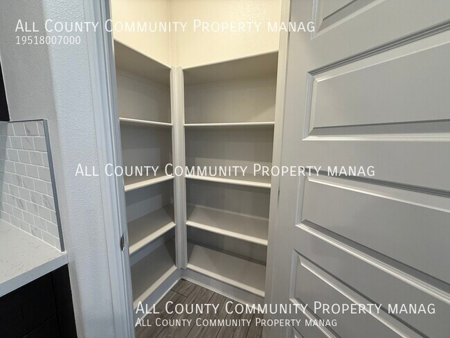Building Photo - 11615 Zoeller St
