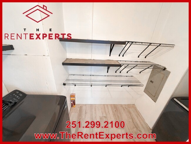 Building Photo - 6360 Mauvilla Dr W