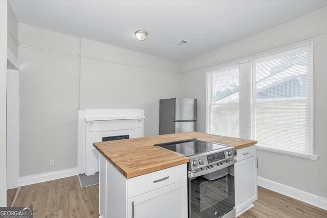 Building Photo - 211 Broad St