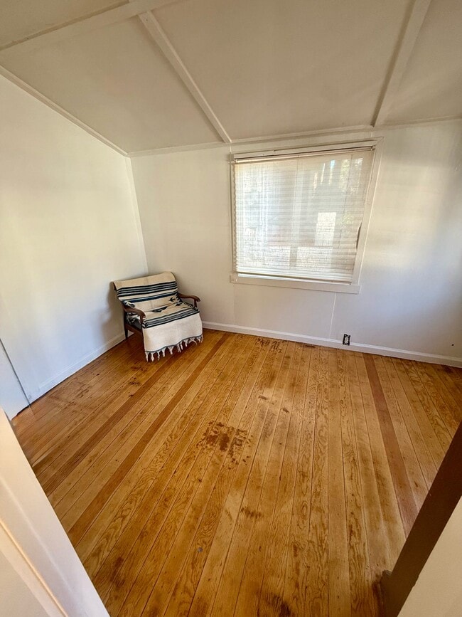 Building Photo - 521 Linden Ave