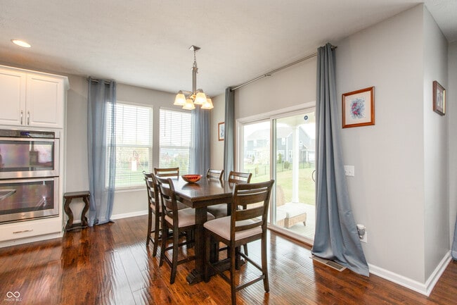 Building Photo - 2473 Commons Ct