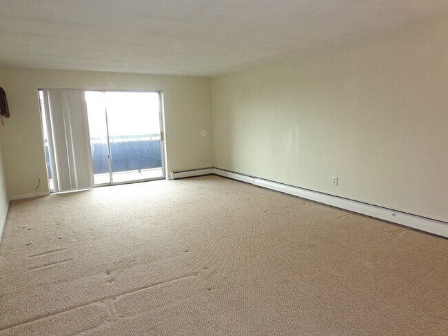 Building Photo - 32 Whites Ave