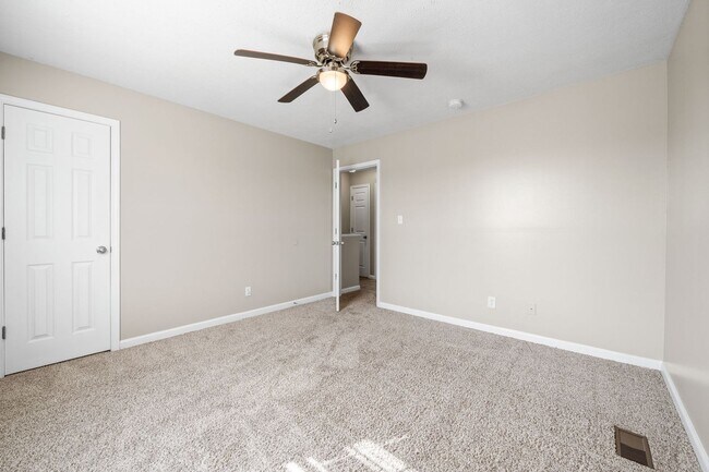 Building Photo - 375 Peabody Dr