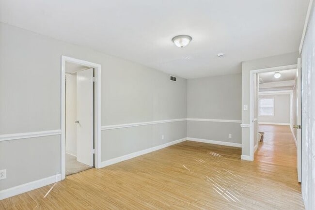Building Photo - Large Home in Guilford Hills, Hardwood Flo...