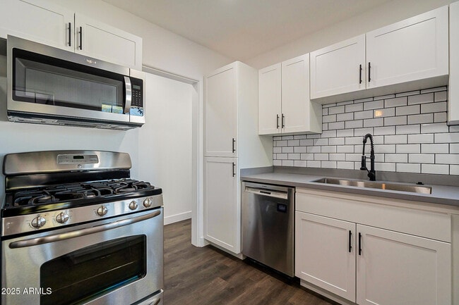 Building Photo - 1316 E Lemon St