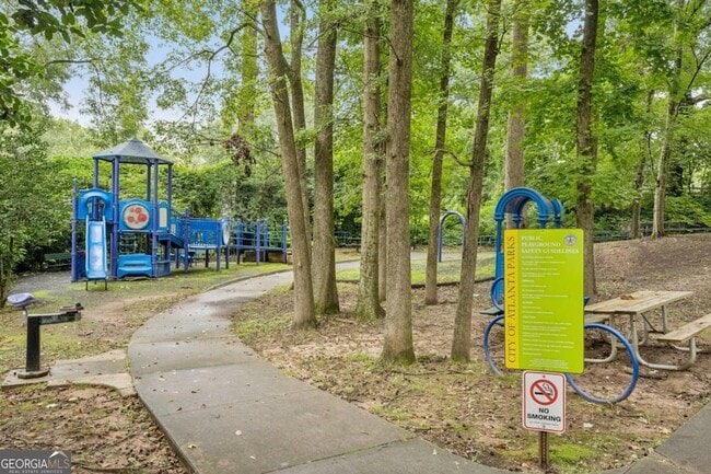 Building Photo - 1136 Gilbert St SE