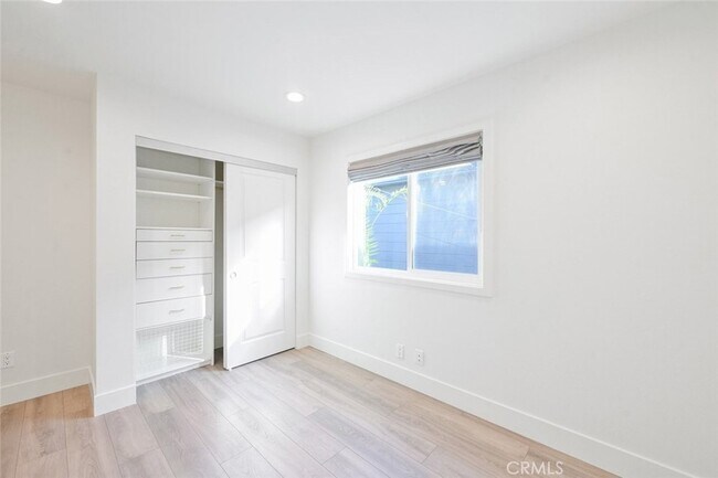 Building Photo - 411 Goldenrod Ave