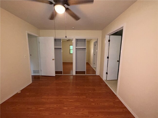 Building Photo - 19 Gore Ln