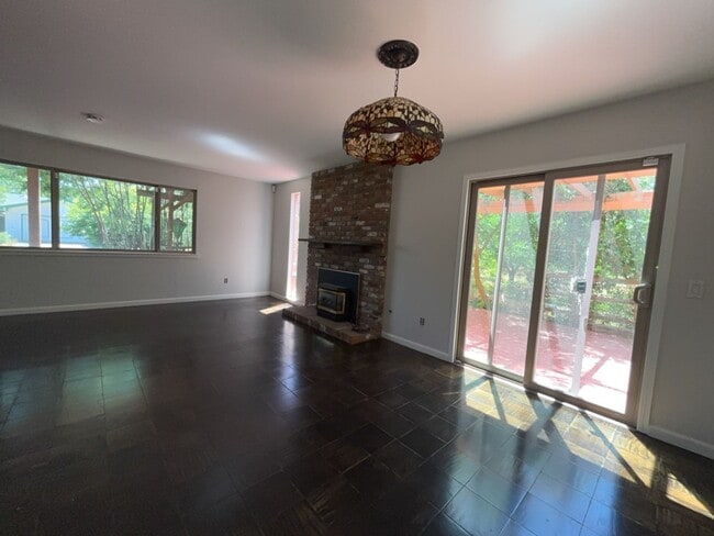 Building Photo - Beautiful West Davis home available in June