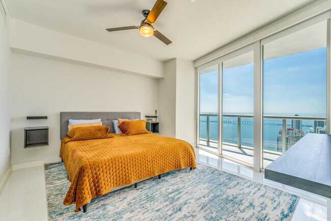 Building Photo - 495 Brickell Ave