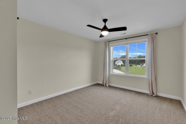 Building Photo - 303 S River Ct