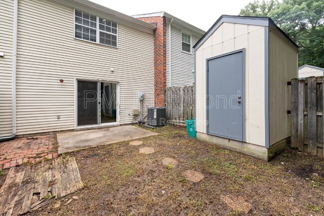 Building Photo - 1617 Congressional Ct