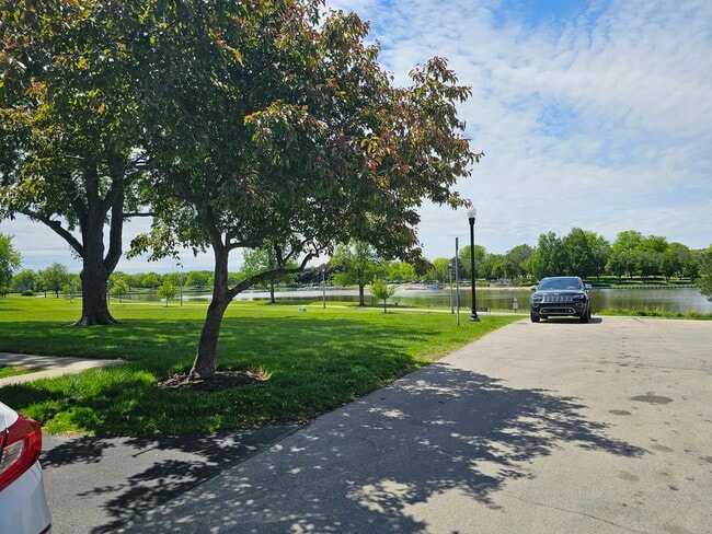 Building Photo - 829 Pondview Ct