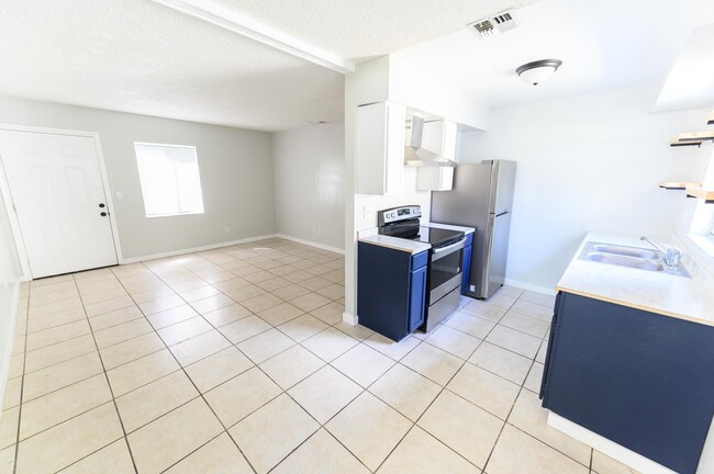 Building Photo - 516 Camino Ct