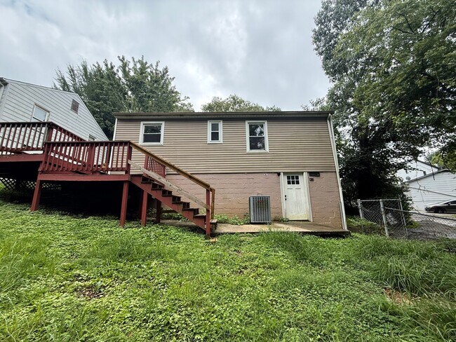 Building Photo - 2601 Gaston Ave