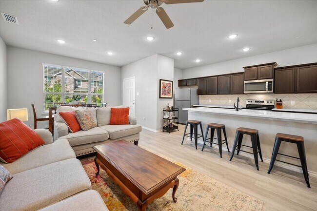 Building Photo - 3500 Brentwood Dr