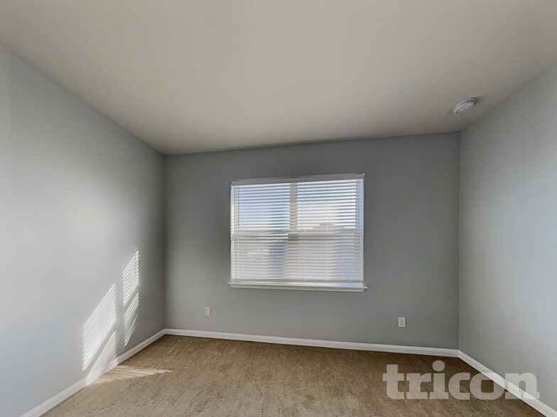 Building Photo - 417 Sapphire Ln